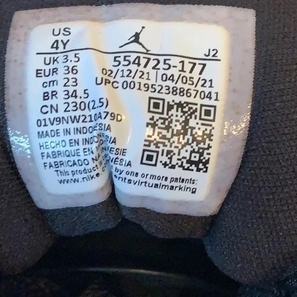 Air Jordan 1 Mid Sneakers White, Pollen, and Black 4Y Women’s 5.5 554724-177 NWT - Picture 8 of 8